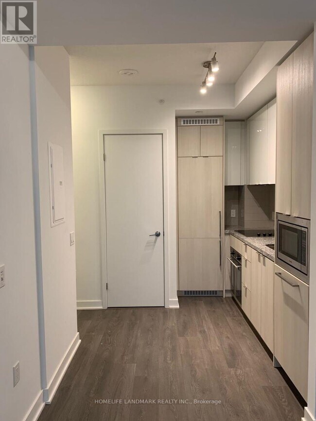 Building Photo - 125 Blue Jays Way