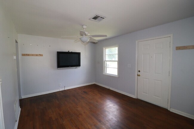 Foto del edificio - Updated Home for Rent