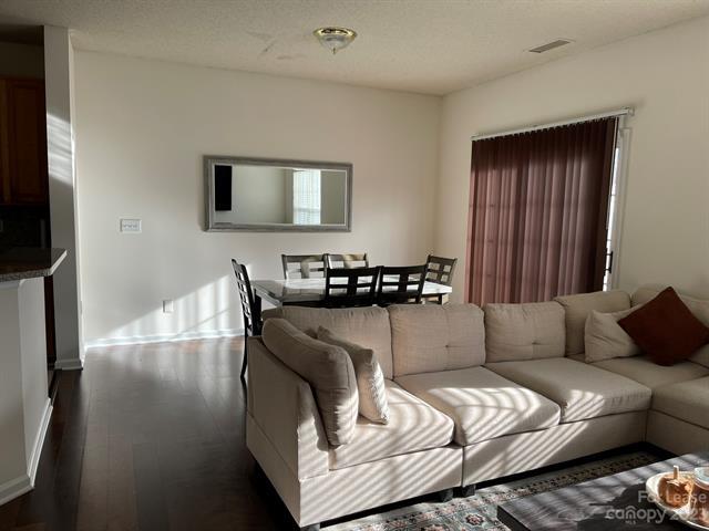 Foto del edificio - 8574 Carolina Lily Ln