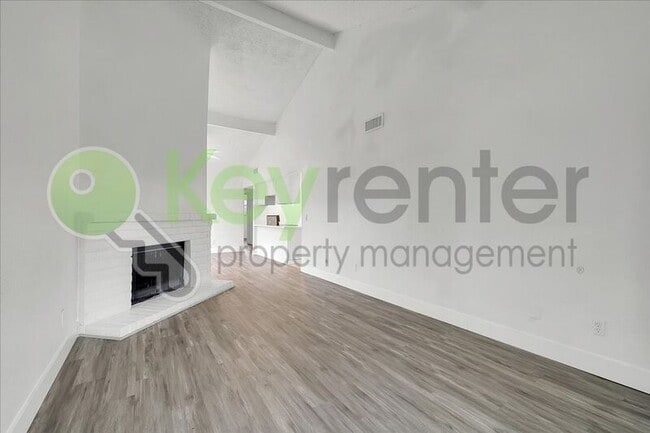 Foto del edificio - 7331 Florinda Way