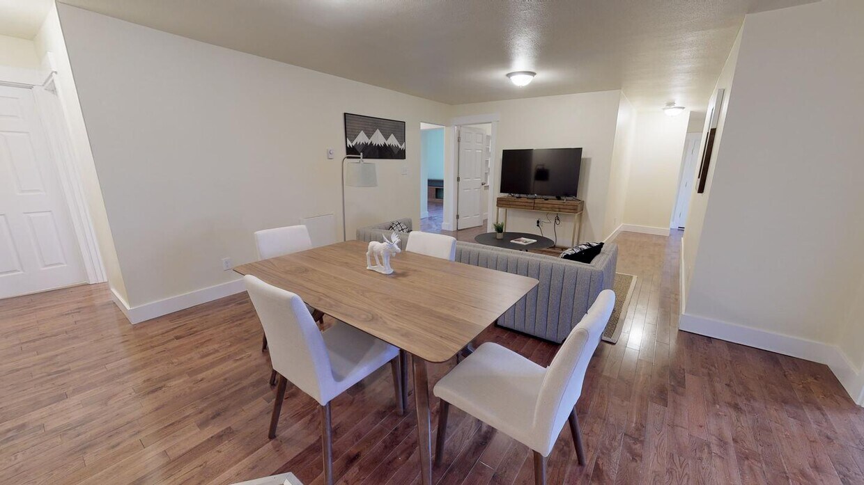 Foto principal - 1641 10th Ave E