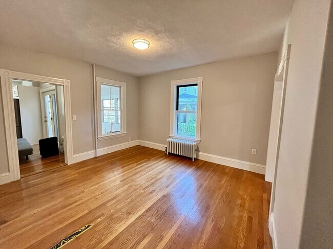 Building Photo - 105 Pleasant St