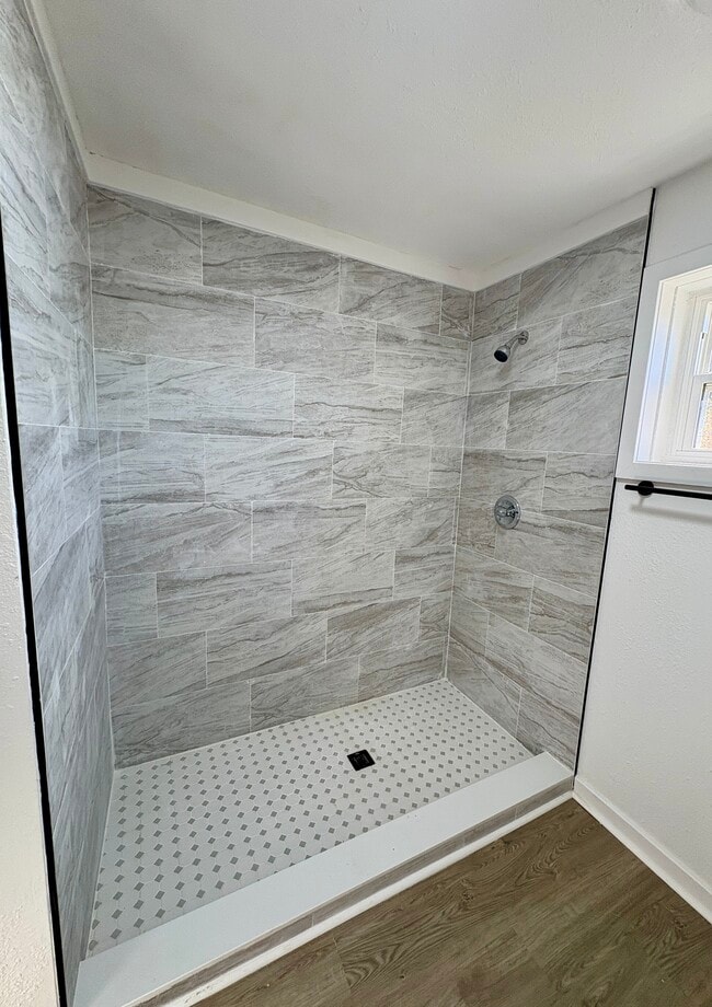 Building Photo - 889 W Main St