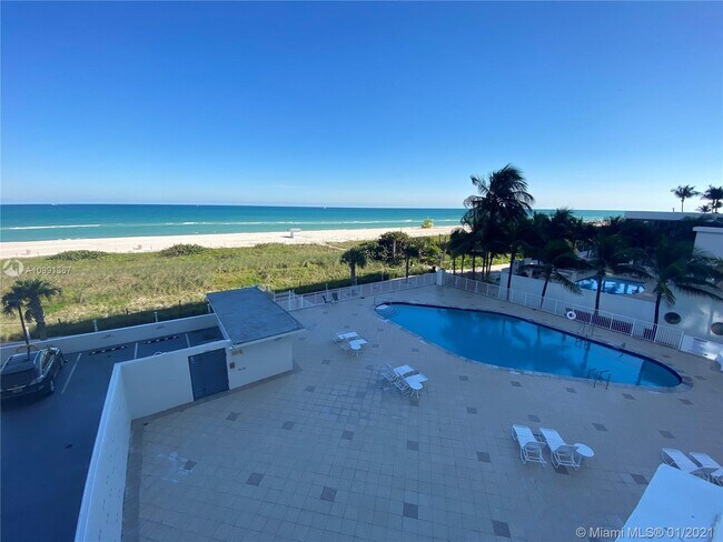 Foto del edificio - 5825 Collins Ave