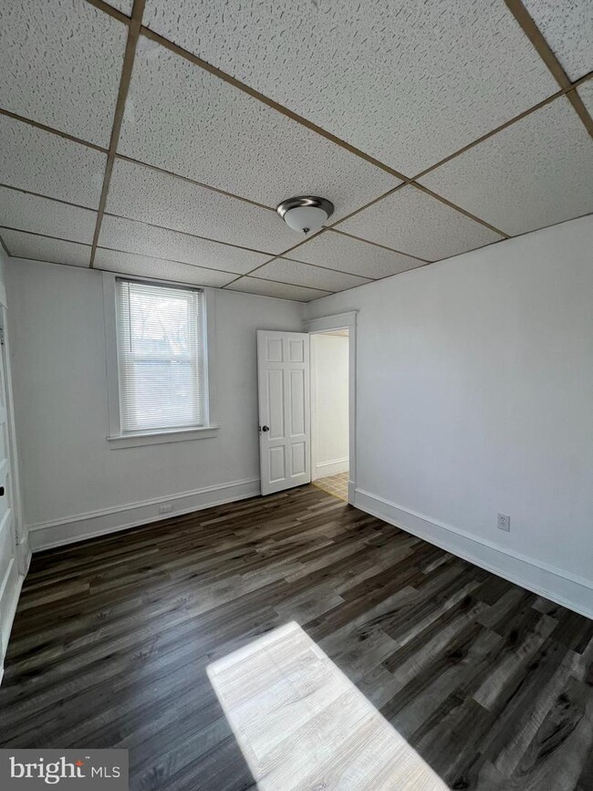 Building Photo - 14 S Roland St