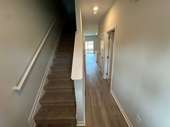 Foto del edificio - BRAND NEW TOWNHOME!