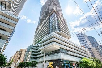 Building Photo - 161 Roehampton Ave