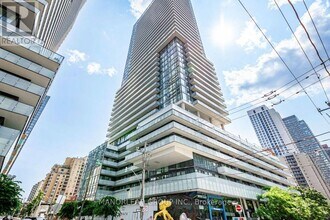 Building Photo - 161 Roehampton Ave
