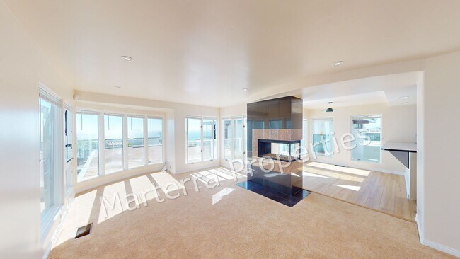 Building Photo - Spacious 2 Bed/2.5 Bath Oceanfront Home in Manhattan Beach