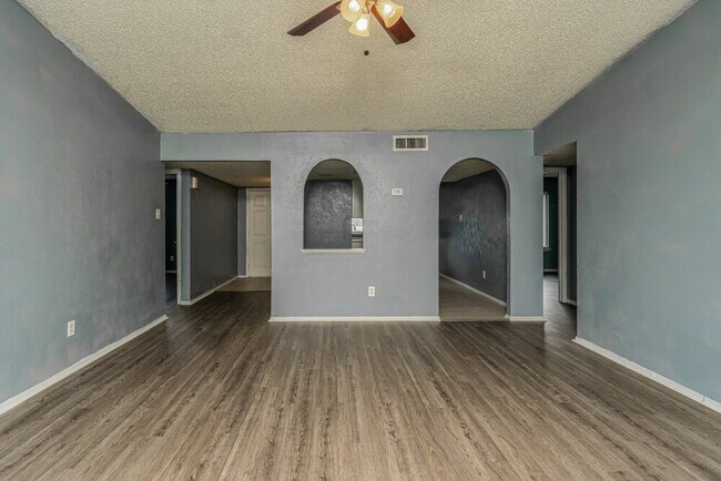 Foto del edificio - 2505 Crown Cir