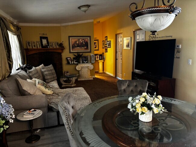 Sala de estar - 11026 Redwood Rd