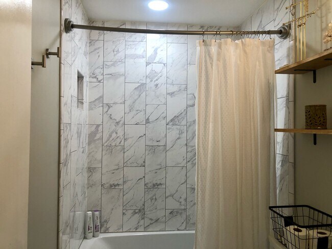 Tiled surround tub - 851 Todd Preis Dr