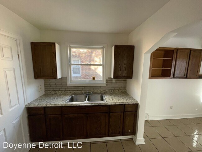 Building Photo - 3 br, 1 bath House - 16143 W. Parkway