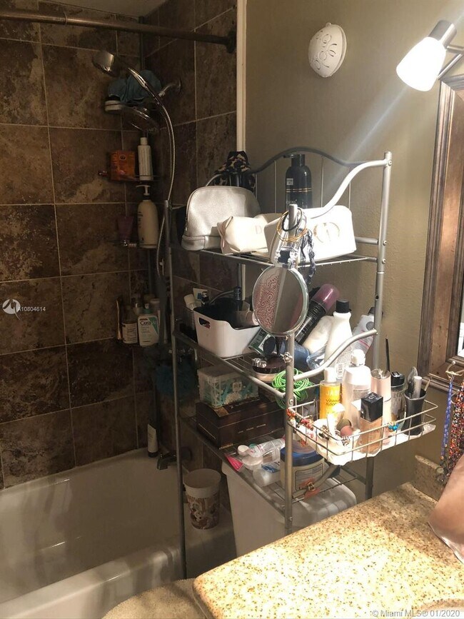 Foto del edificio - 1460 NE 169th St