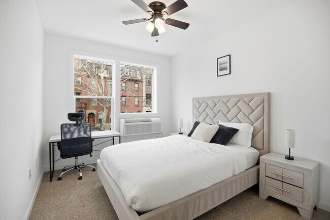 Foto del edificio - 1528-30 W Girard Ave