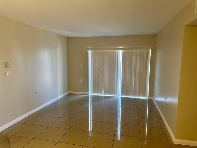 Foto del edificio - 1162 Lake Terry Dr