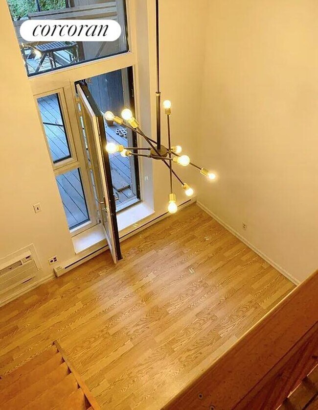 Foto del edificio - 221 W 14th St