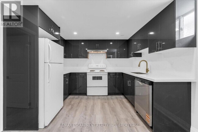 Building Photo - 51 Runcorn St