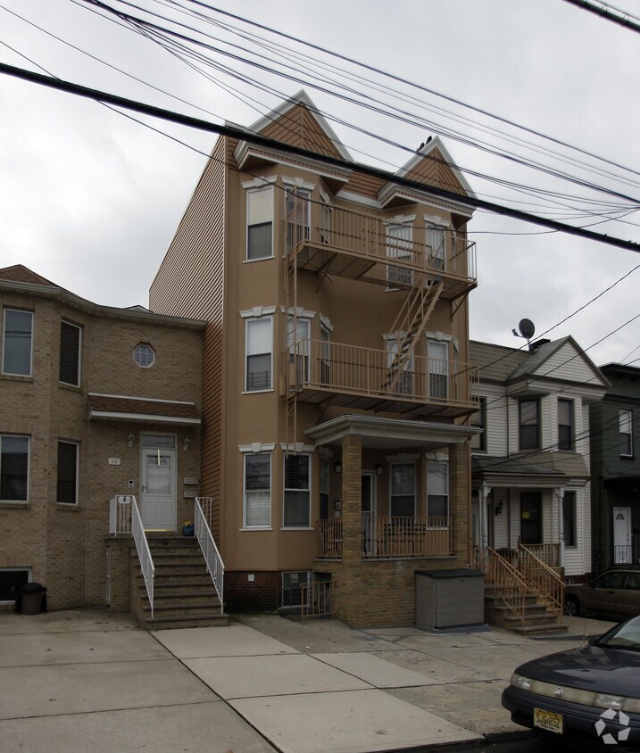 Building Photo - 71 Carlton Ave