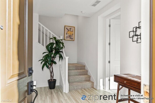 Building Photo - 4 br, 3.5 bath Townhome - 803 Santa Cecili...