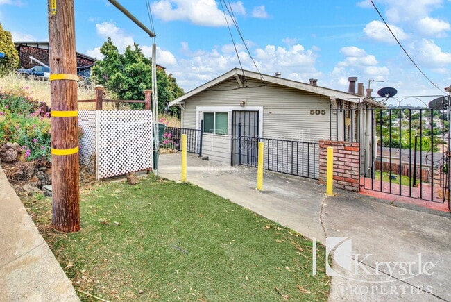 Building Photo - 505 Hichborn St