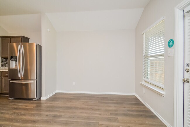Foto del edificio - 904 Silver Maple Ln