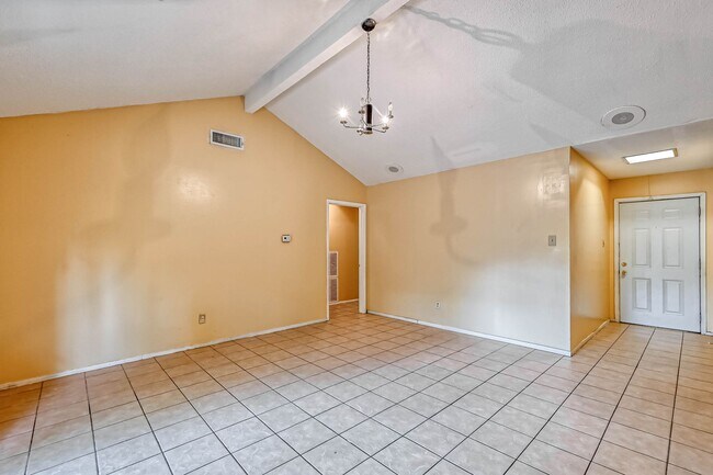 Foto del edificio - 14427 Campden Hill Rd