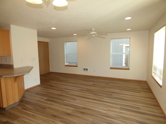 Foto del edificio - 261-263 Gwinn St Monmouth, OR 97351