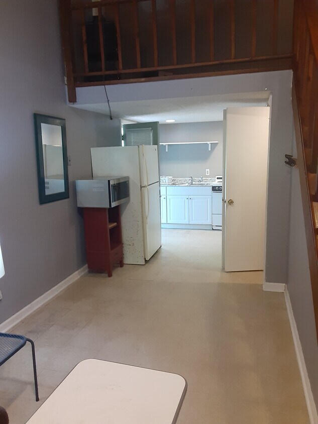 4527 Ogeechee Rd Unit H, Savannah, GA 31405 Apartments in Savannah