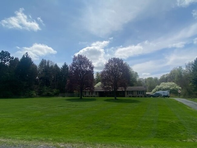 Foto del edificio - 5 bed / 3.5 bath Ranch House