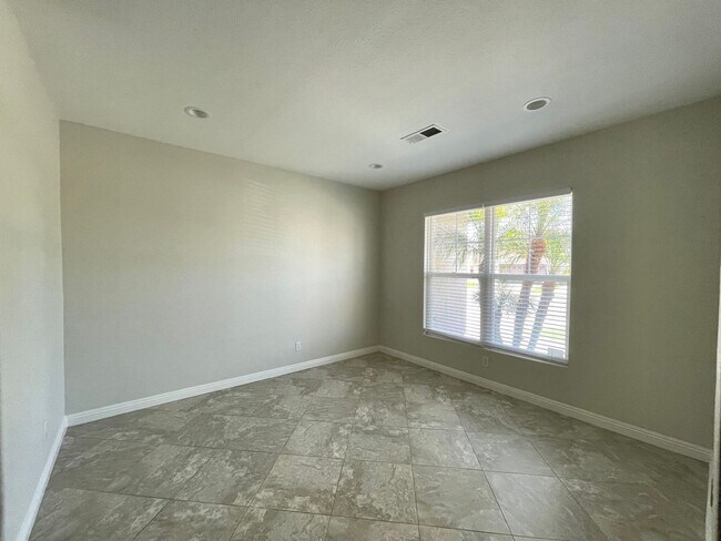 Building Photo - BEAUTIFULLY UPGRADED 3-BEDROOM / 2.5-BATH ...