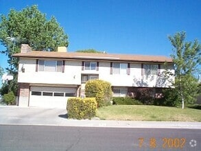Building Photo - 1412 Sherwood Dr