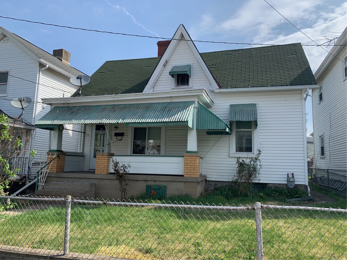 212 Luella Ave, Charleroi, PA 15022 House Rental in Charleroi, PA