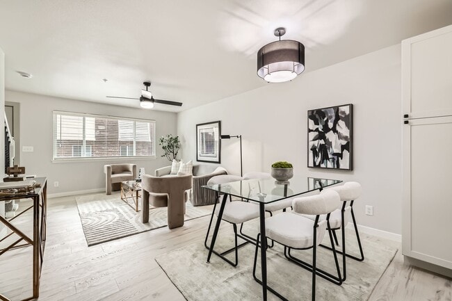 Building Photo - Stunning Renovation! HUGE 2 Bed 1.5 Townho...