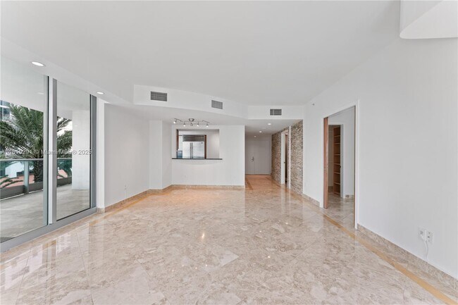 Foto del edificio - 1331 Brickell Bay Dr
