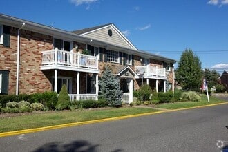 Building Photo - 222 Lakeland Ave