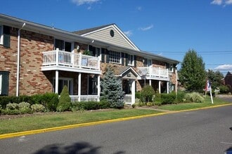 Building Photo - 222 Lakeland Ave