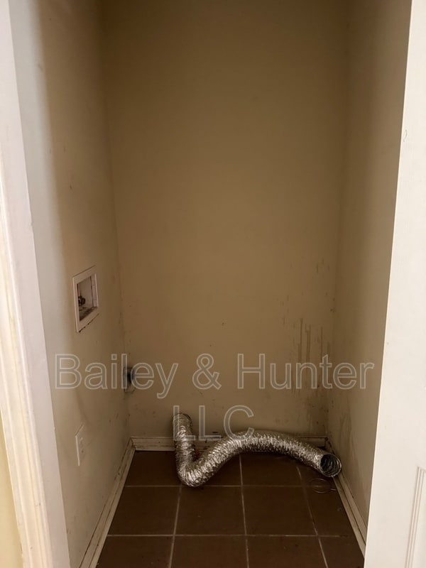 Foto del edificio - 218 Crumley St SW