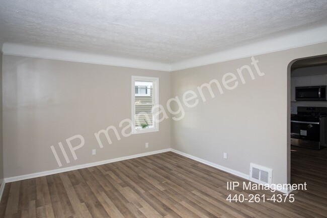 Building Photo - Beautiful 4-Bedroom Home in Cleveland Heig...