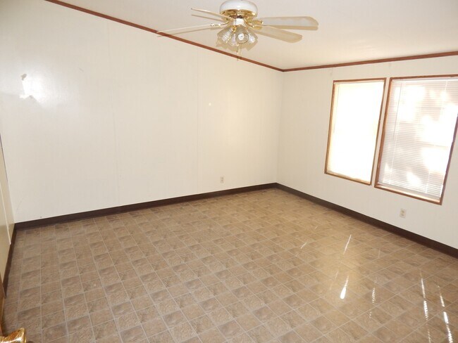 Building Photo - Spacious 3 Bedroom, 2 Bath Double-Wide Mobile Home
