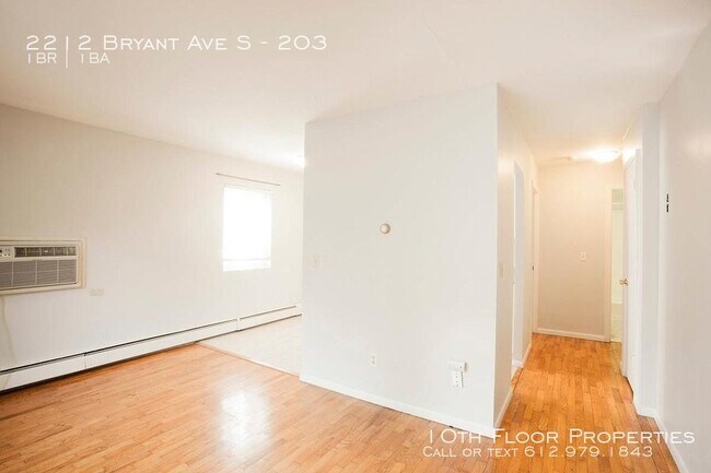 Building Photo - 2212 Bryant Ave S - 303 - 1 bed, 1 full bath