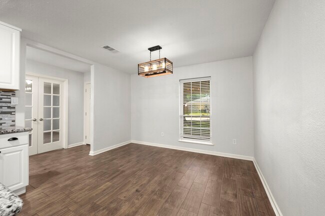 Foto del edificio - 2909 Livingston Dr