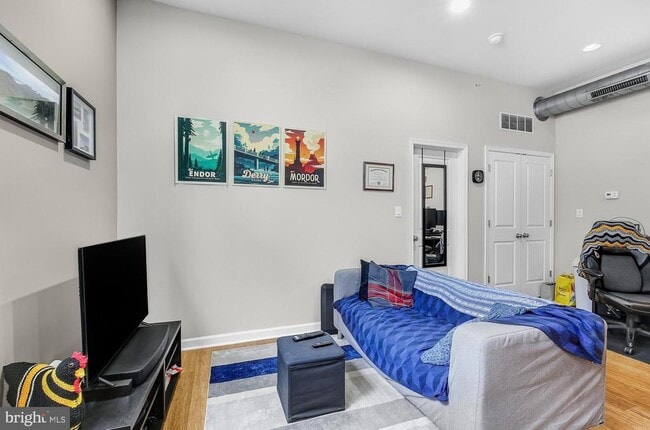 Building Photo - 2422 Frankford Ave