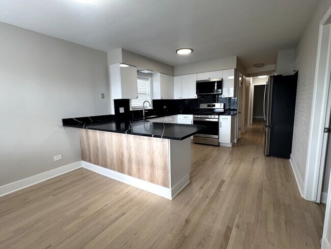 Foto del edificio - 1215 Balmoral Ave