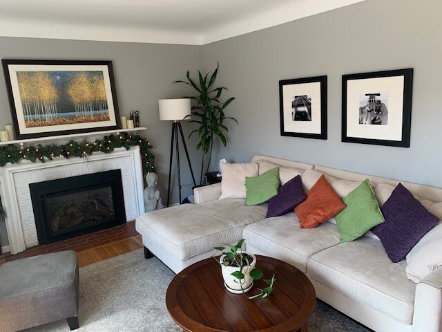 Living room - 1906 W 54th St