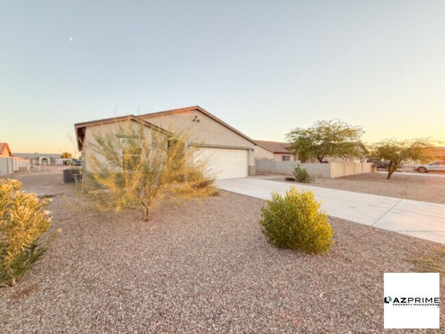 Foto del edificio - Modern 3/2 Arizona City Home - Spacious La...