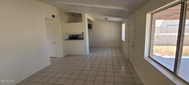 Foto del edificio - 6241 Impala Ave