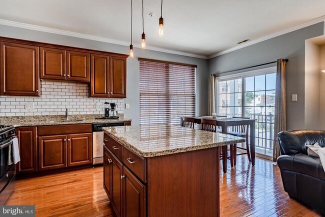 Building Photo - 302 Michaels Way