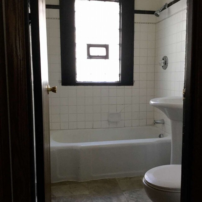 Building Photo - 2914 N 38th St