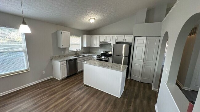 Building Photo - 365 Harland Dr
